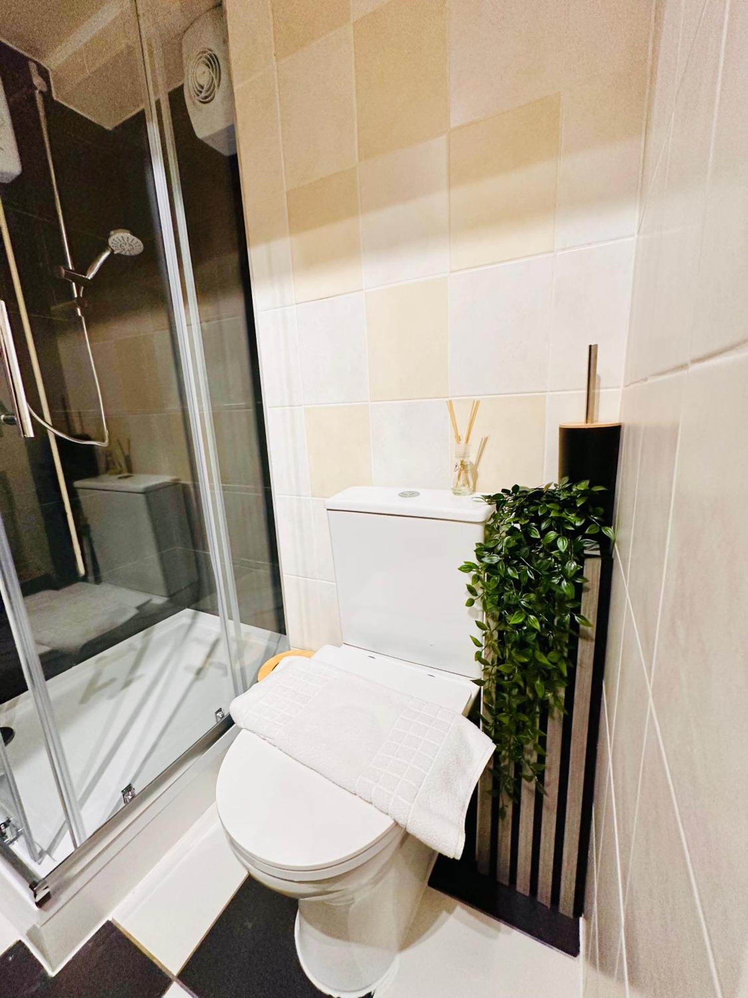R2 - Elegant Private Room Opposite Queen Elizabeth Hospital - Harborne Birmingham Esterno foto