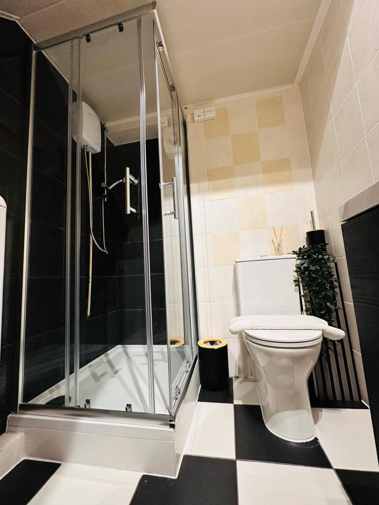 R2 - Elegant Private Room Opposite Queen Elizabeth Hospital - Harborne Birmingham Esterno foto